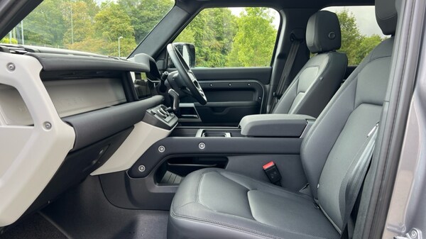 Used Land Rover Defender 2023 for sale - 75509639: Photo 3