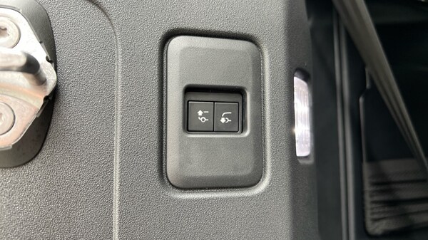 Used Land Rover Defender 2023 for sale - 75509639: Photo 54
