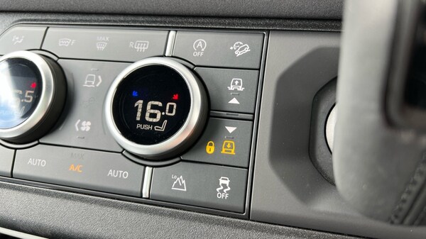 Used Land Rover Defender 2023 for sale - 75509639: Photo 69