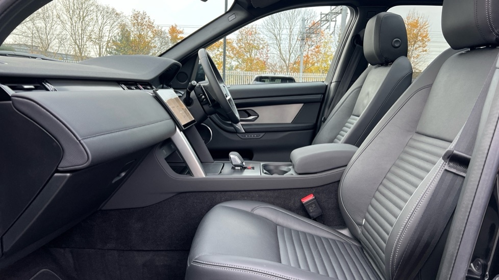 Used Land Rover Discovery Sport 2025 for sale - 76540016: Photo 3