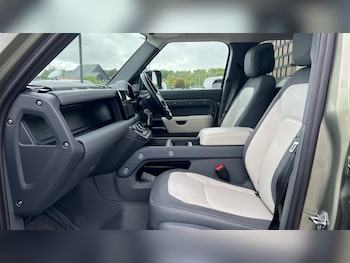 Used Land Rover Defender 2024 for sale - 75665018: Photo