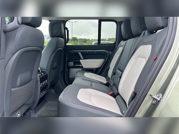 Used Land Rover Defender 2024 for sale - 75665018: Photo