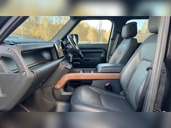 Used Land Rover Defender 2023 for sale - 76731539: Photo