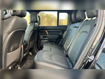 Used Land Rover Defender 2023 for sale - 76731539: Photo