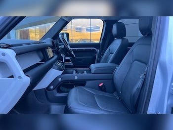 Used Land Rover Defender 2023 for sale - 76796424: Photo