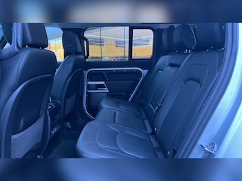 Used Land Rover Defender 2023 for sale - 76796424: Photo