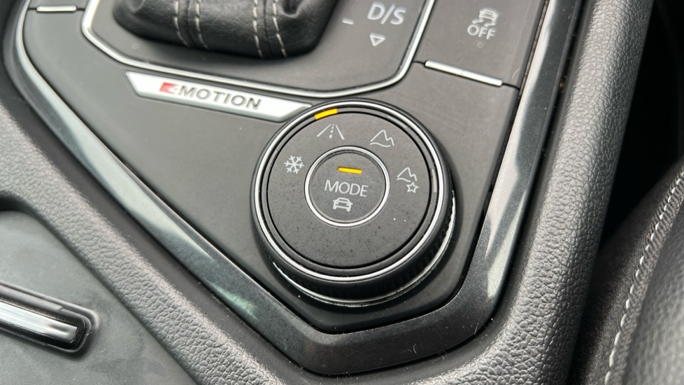 Used Volkswagen Tiguan 2018 for sale - 77060709: Photo 63