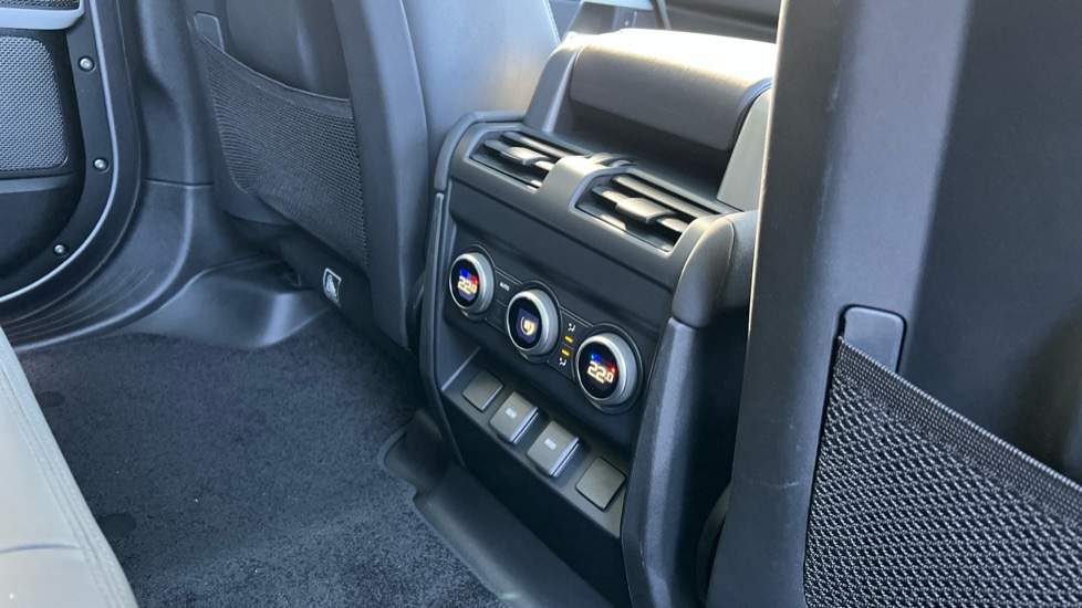 Used Land Rover Defender 2023 for sale - 76447295: Photo 18