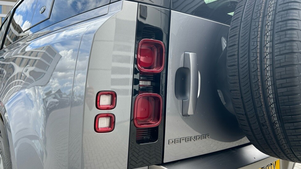 Used Land Rover Defender 2023 for sale - 76447295: Photo 19