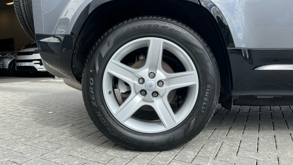 Used Land Rover Defender 2023 for sale - 76447295: Photo 32