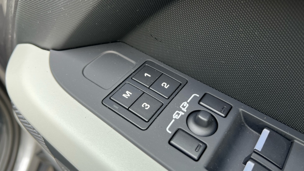 Used Land Rover Defender 2023 for sale - 76447295: Photo 45