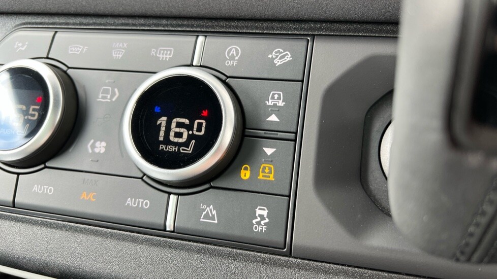 Used Land Rover Defender 2023 for sale - 76447295: Photo 69