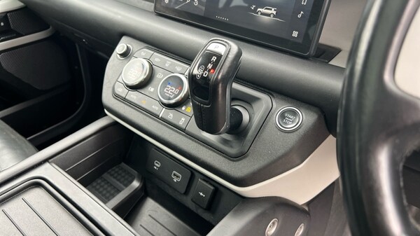 Used Land Rover Defender 2020 for sale - 76140090: Photo 13