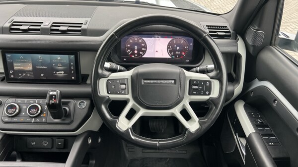 Used Land Rover Defender 2020 for sale - 76140090: Photo 15