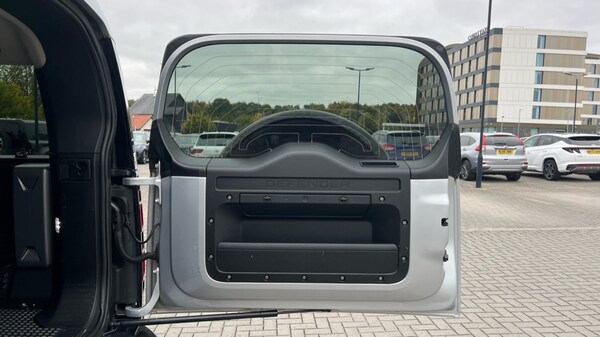 Used Land Rover Defender 2020 for sale - 76140090: Photo 24