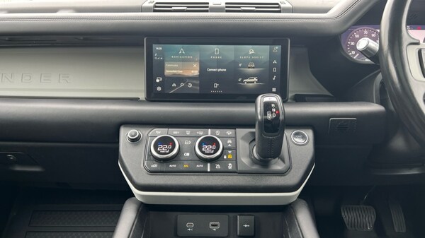 Used Land Rover Defender 2020 for sale - 76140090: Photo 29