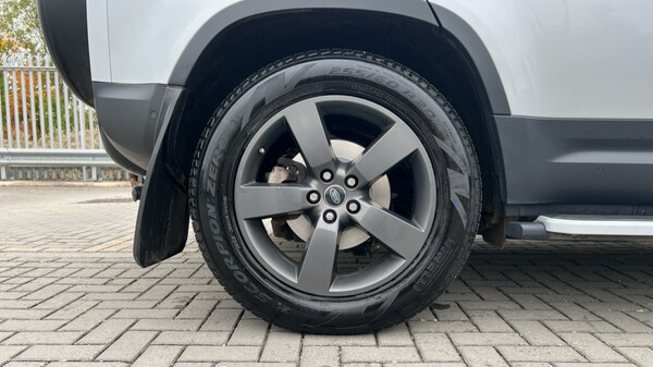 Used Land Rover Defender 2020 for sale - 76140090: Photo 32