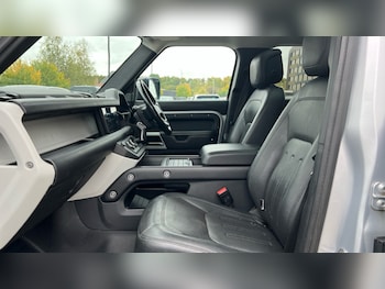Used Land Rover Defender 2020 for sale - 76140090: Photo