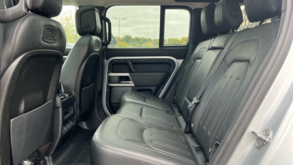 Used Land Rover Defender 2020 for sale - 76140090: Photo 4
