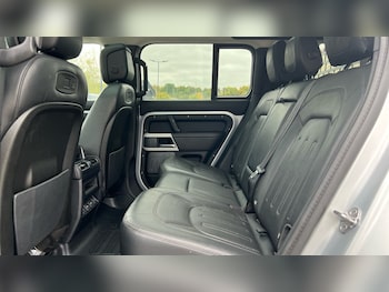Used Land Rover Defender 2020 for sale - 76140090: Photo