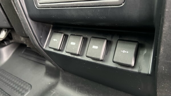 Used Land Rover Defender 2020 for sale - 76140090: Photo 56
