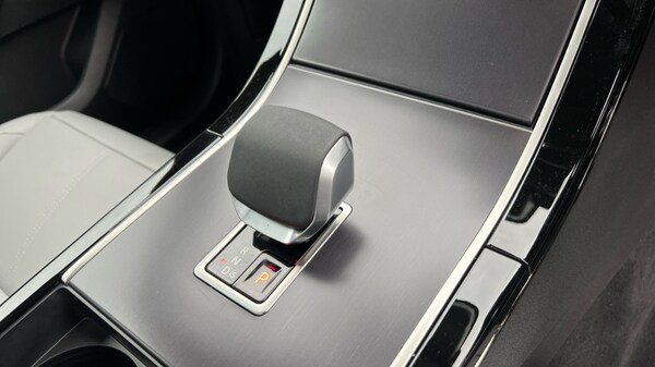 Used Land Rover Range Rover Velar 2025 for sale - 76203885: Photo 13