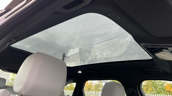 Used Land Rover Range Rover Velar 2025 for sale - 76203885: Photo 21