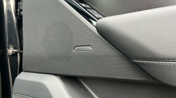 Used Land Rover Range Rover Velar 2025 for sale - 76203885: Photo 45