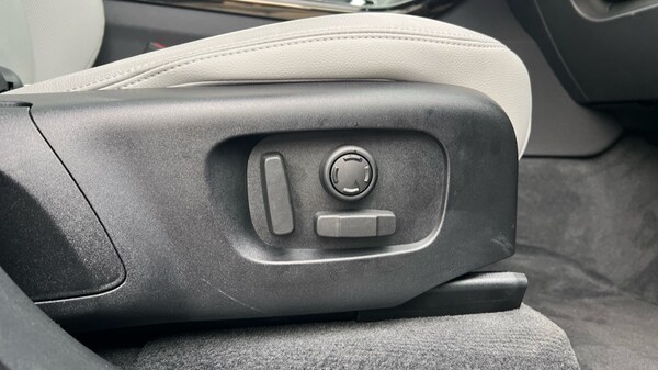 Used Land Rover Range Rover Velar 2025 for sale - 76203885: Photo 46