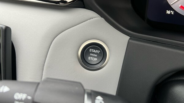 Used Land Rover Range Rover Velar 2025 for sale - 76203885: Photo 71