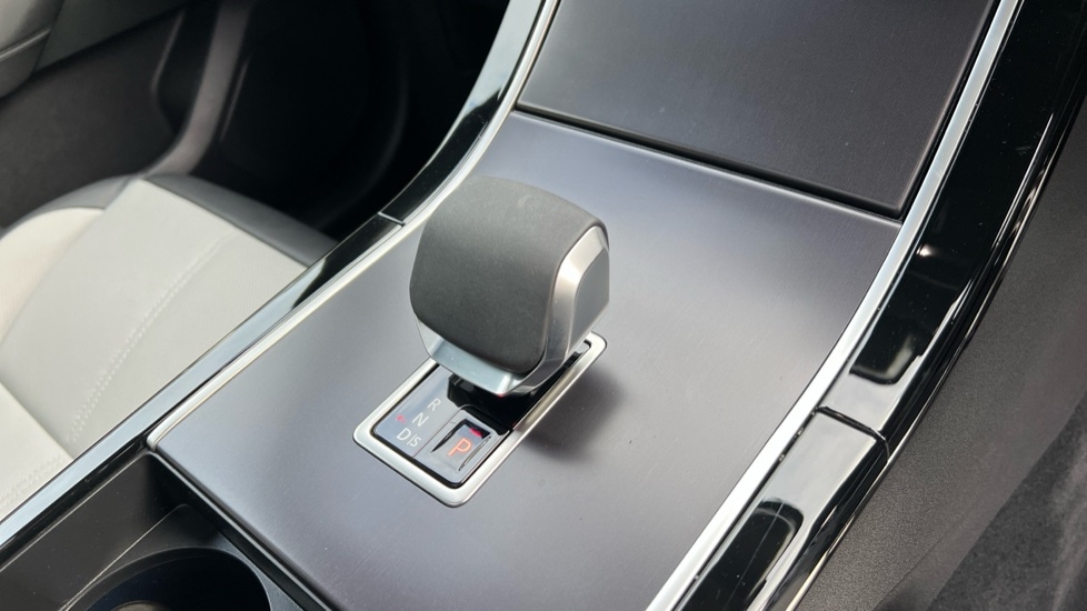 Used Land Rover Range Rover Velar 2025 for sale - 76652612: Photo 13