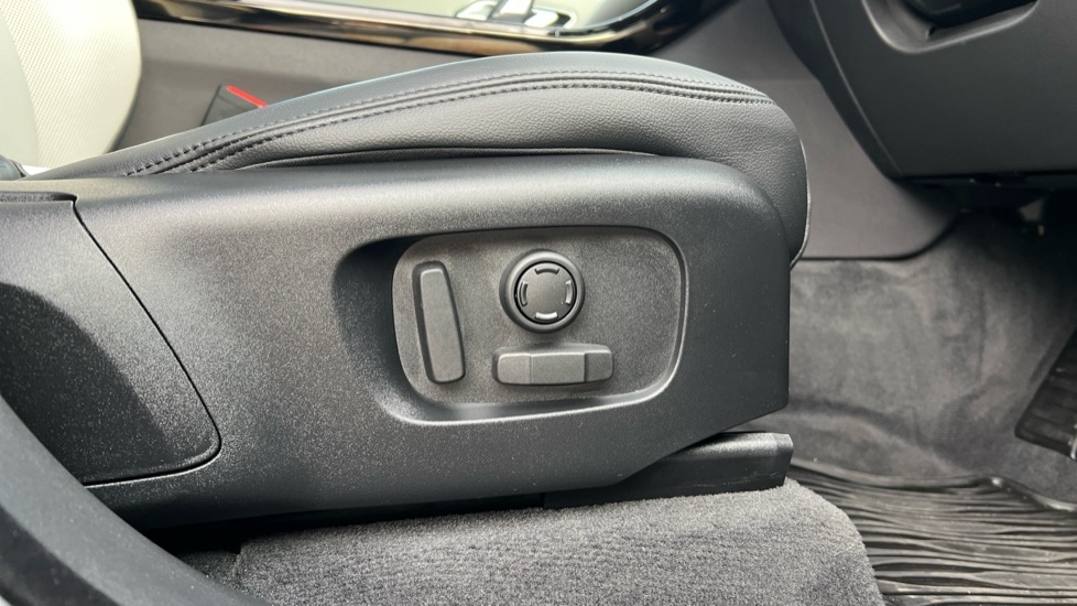 Used Land Rover Range Rover Velar 2025 for sale - 76652612: Photo 46