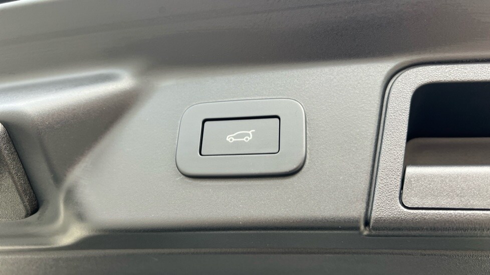 Used Land Rover Range Rover Velar 2025 for sale - 76652612: Photo 55