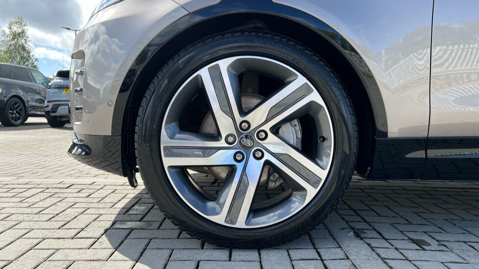 Used Land Rover Discovery 2024 for sale - 76458824: Photo 31