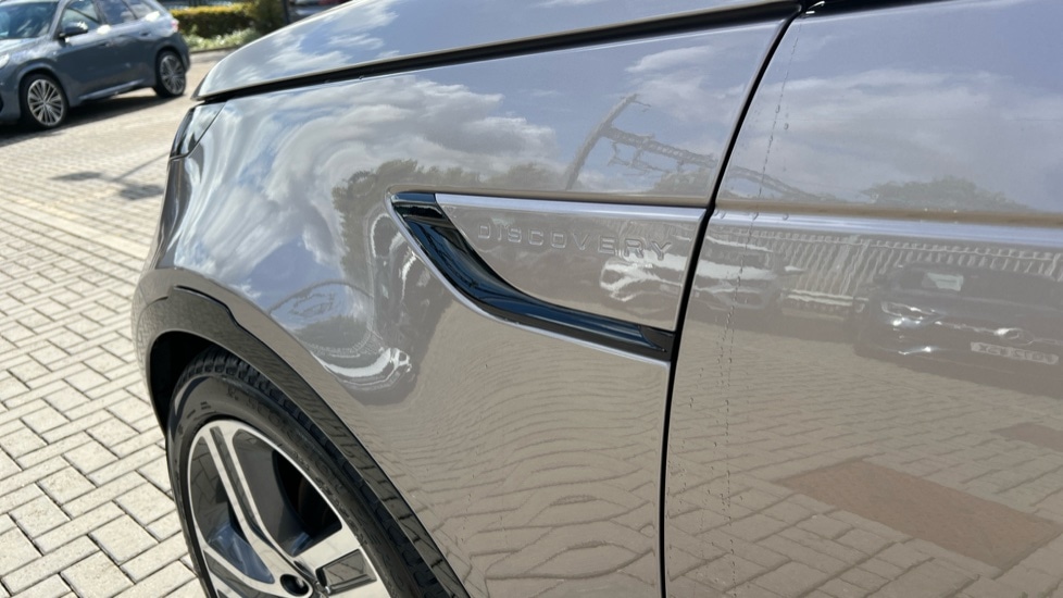 Used Land Rover Discovery 2024 for sale - 76501385: Photo 20