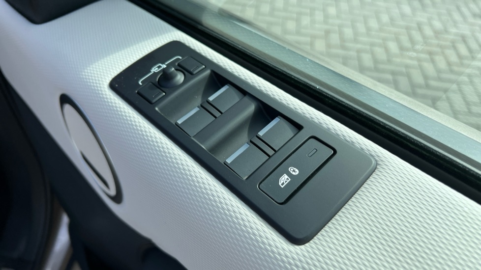 Used Land Rover Discovery 2024 for sale - 76501385: Photo 42