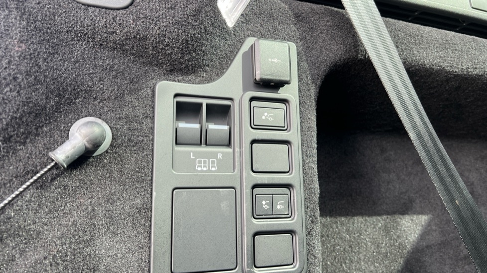 Used Land Rover Discovery 2024 for sale - 76501385: Photo 54