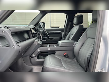 Used Land Rover Defender 2023 for sale - 75451753: Photo