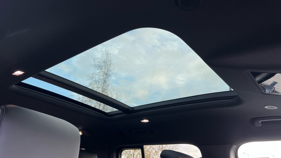 Used Land Rover Defender 2025 for sale - 76704363: Photo 21