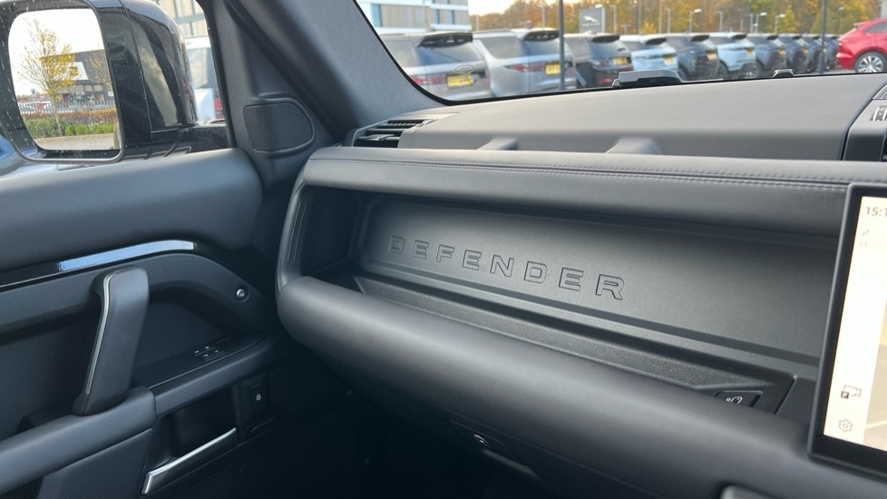Used Land Rover Defender 2025 for sale - 76704363: Photo 23