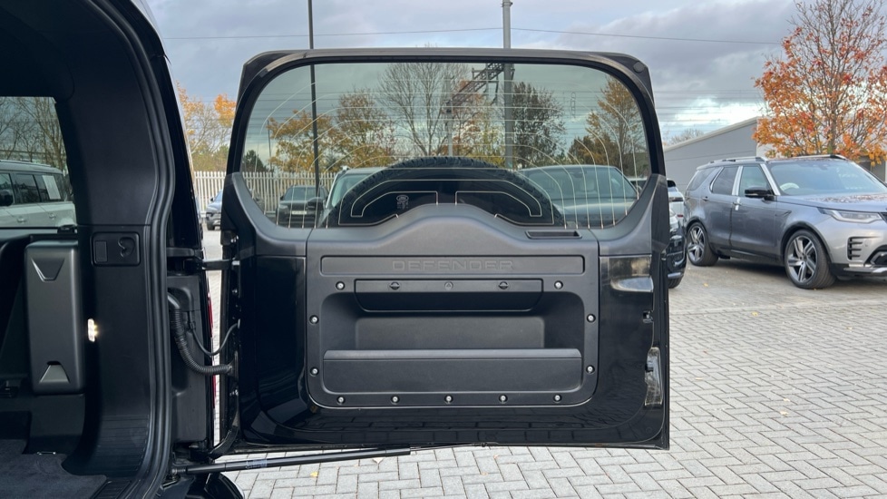 Used Land Rover Defender 2025 for sale - 76704363: Photo 24