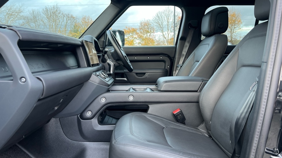 Used Land Rover Defender 2025 for sale - 76704363: Photo 3