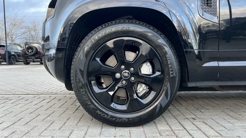 Used Land Rover Defender 2025 for sale - 76704363: Photo 31