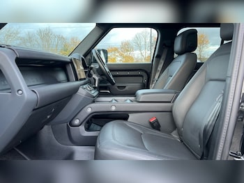 Used Land Rover Defender 2025 for sale - 76704363: Photo