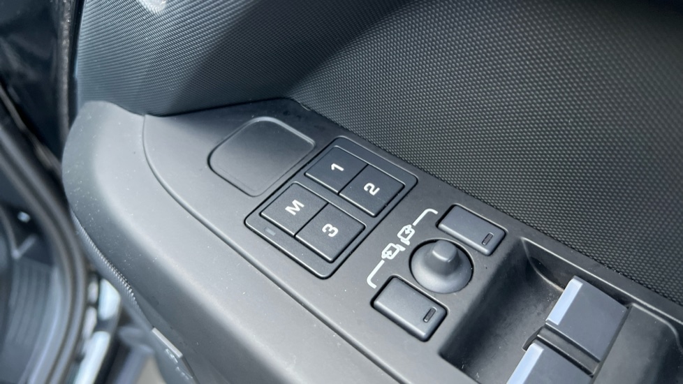 Used Land Rover Defender 2025 for sale - 76704363: Photo 45