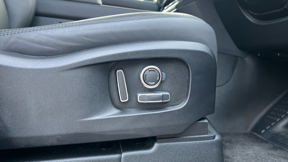 Used Land Rover Defender 2025 for sale - 76704363: Photo 47