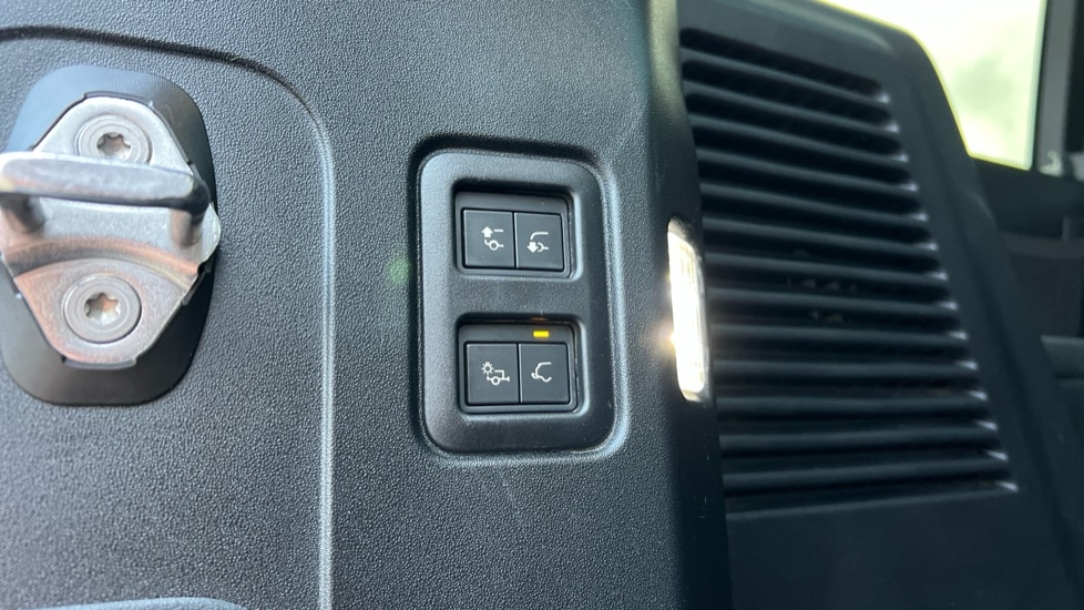 Used Land Rover Defender 2025 for sale - 76704363: Photo 57