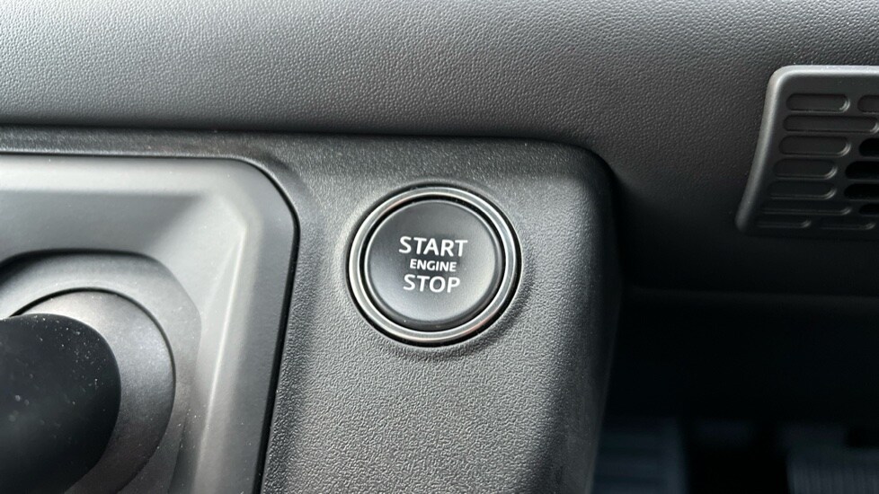 Used Land Rover Defender 2025 for sale - 76704363: Photo 74