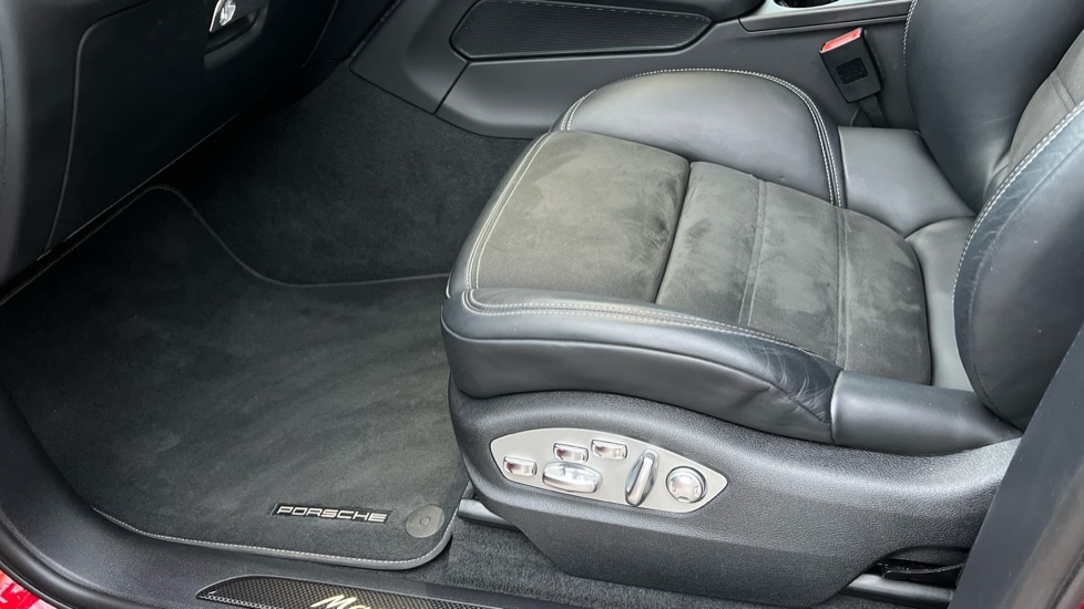 Used Porsche Macan 2022 for sale - 76754695: Photo 32