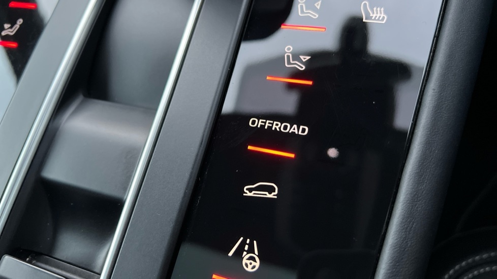 Used Porsche Macan 2022 for sale - 76754695: Photo 68